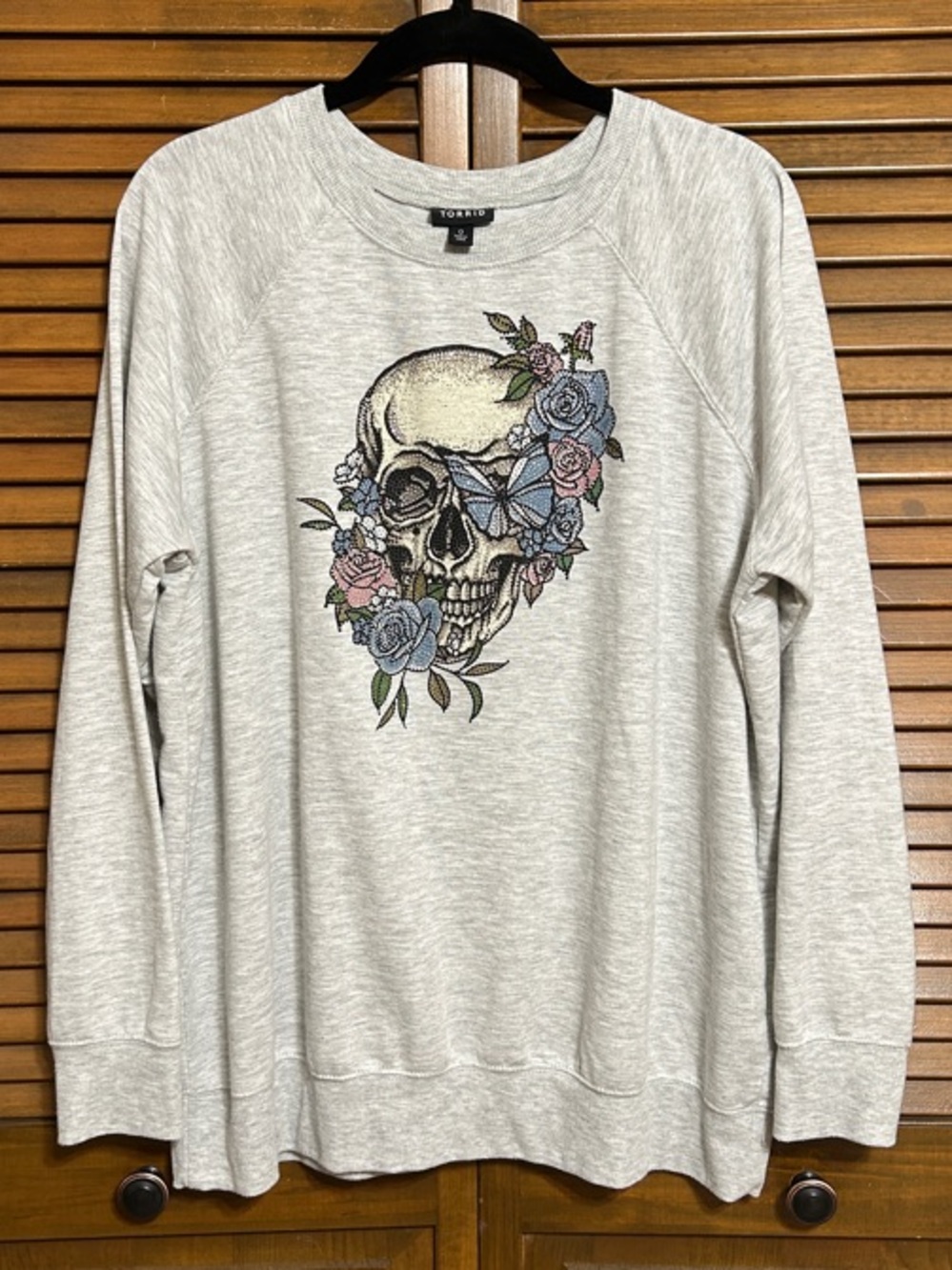 Torrid Embellished Skull & Floral Graphics Soft Long Sleeve Shirt Size 0 (US 12) - Picture 7 of 8